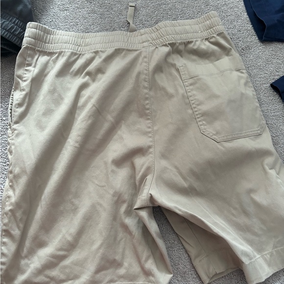 Uniqlo shorts BUNDLE - Picture 4 of 5